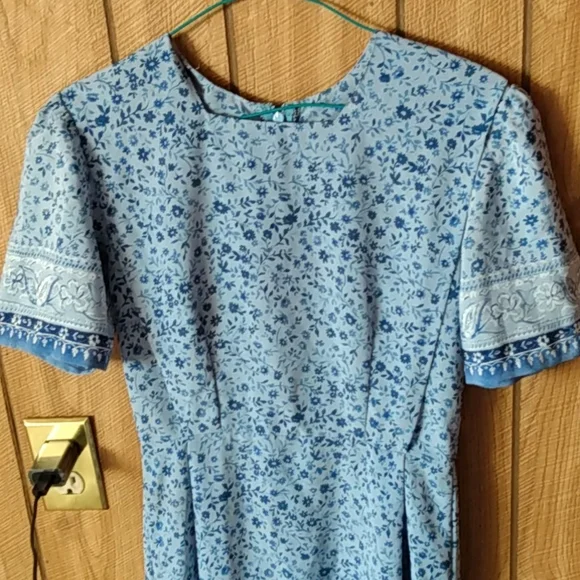 Dress - Picture 1 of 4